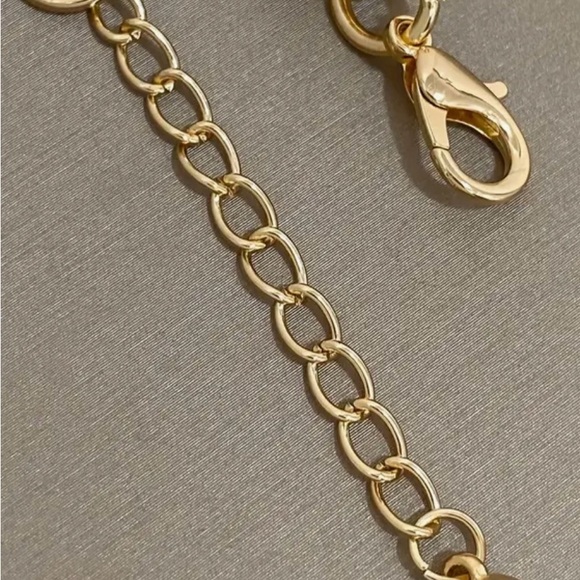 Goldtone Bracelet - Picture 5 of 7